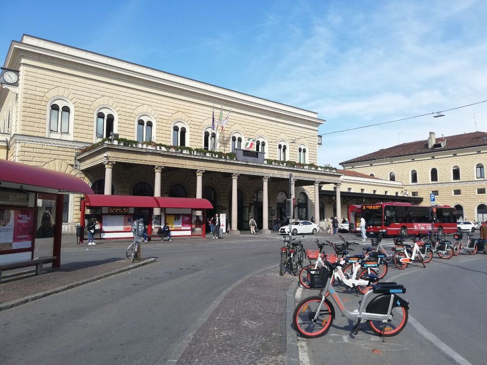 Bologna-station.jpg